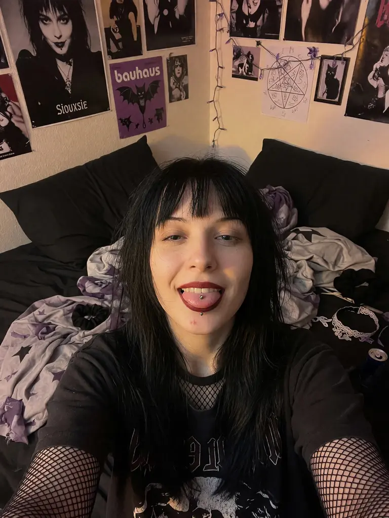 GothAngel666 β AI-companion